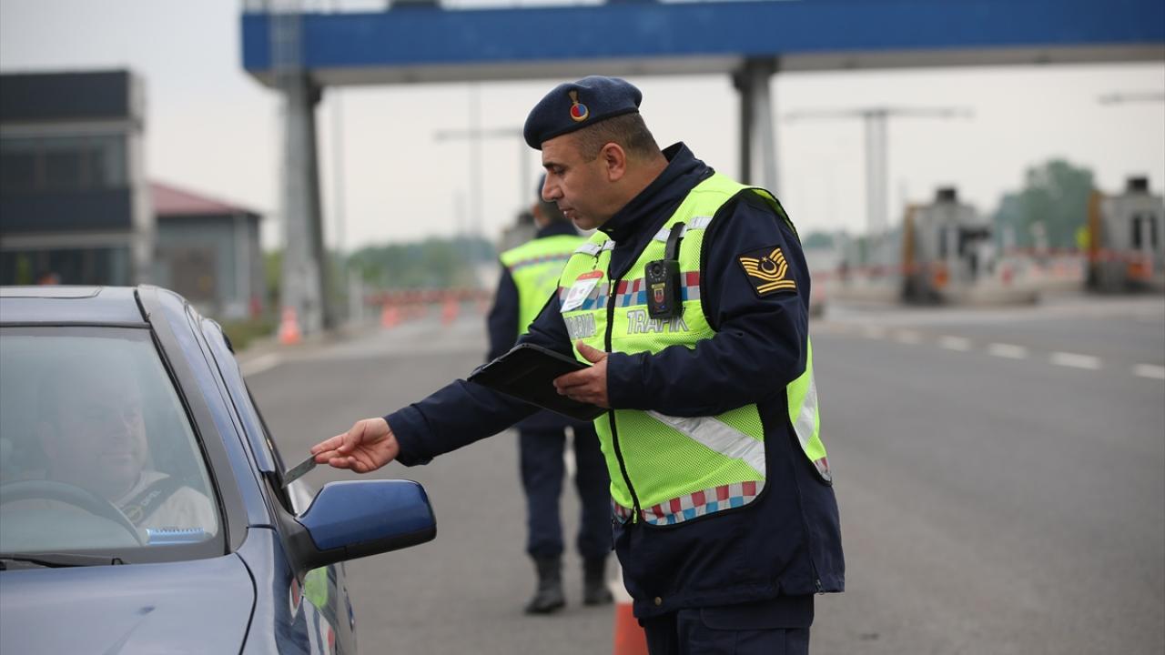 Saatte 272 kilometre hıza ulaşan otomobil radara takıldı