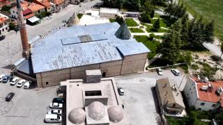 Anadolu'daki ahşap direkli ve tavanlı camilerin en büyüğü: Eşrefoğlu Camii