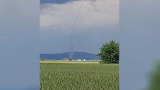 Kırklareli'nde hortum cep telefonuyla görüntülendi