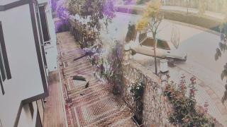 Bursa'da ağaca çarpan otomobil takla attı