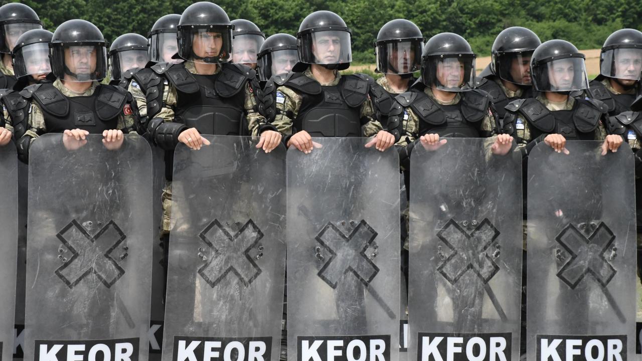 Türk komandoları Kosova-Sırbistan sınırının sıfır noktasında 7 gün 24 saat nöbette