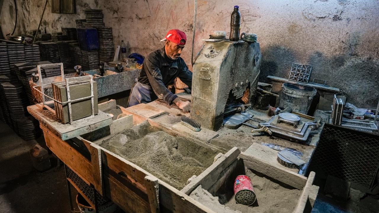 Endülüs çinisi istenilen renk ve modele göre üretiliyor