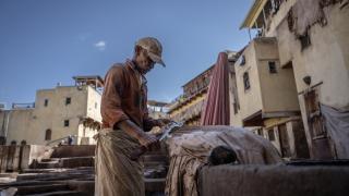 Fas'taki Dar Tabakhanesi'nde 11. yüzyıldan beri aynı yöntemle deri tabaklanıyor