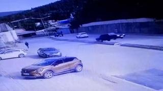 Tokat'ta virajı alamayan otomobil karşı şeritten gelen otomobille çarpıştı