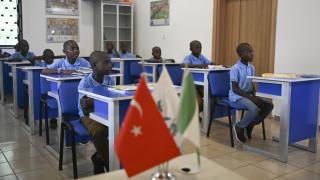 Nijeryalı çocuklar Türkçeyi İstiklal Marşı'yla öğreniyor