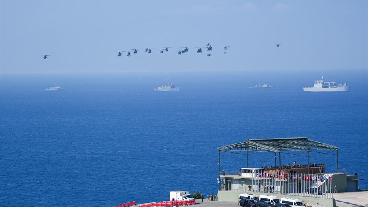 Şehit yakınları, gaziler ve askeri personelin aileleleri de izledi