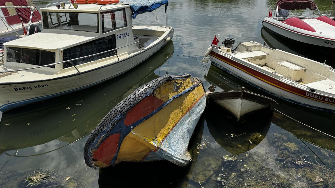 “Batık tekneler yüzünden dere pisleniyor”