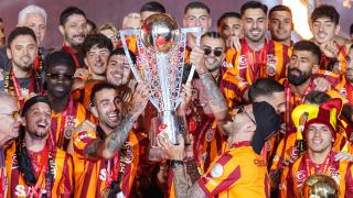 Süper Lig şampiyonu Galatasaray'dan üç kupalı kutlama