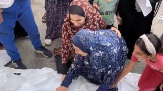 İsrail saldırısında hayatını kaybeden Filistinliye yakınlarının vedası yürek burktu