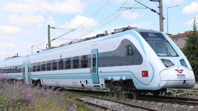 Milli Elektrikli Tren HalkalıUzunköprü hattında hizmete başladı haber görseli