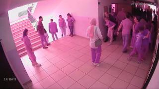 Nefes borusuna kurabiye kaçan öğrenciyi okul müdürü kurtardı