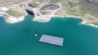 Türkiye'nin ilk yüzer güneş enerjisi santrali elektrik üretimine başlıyor