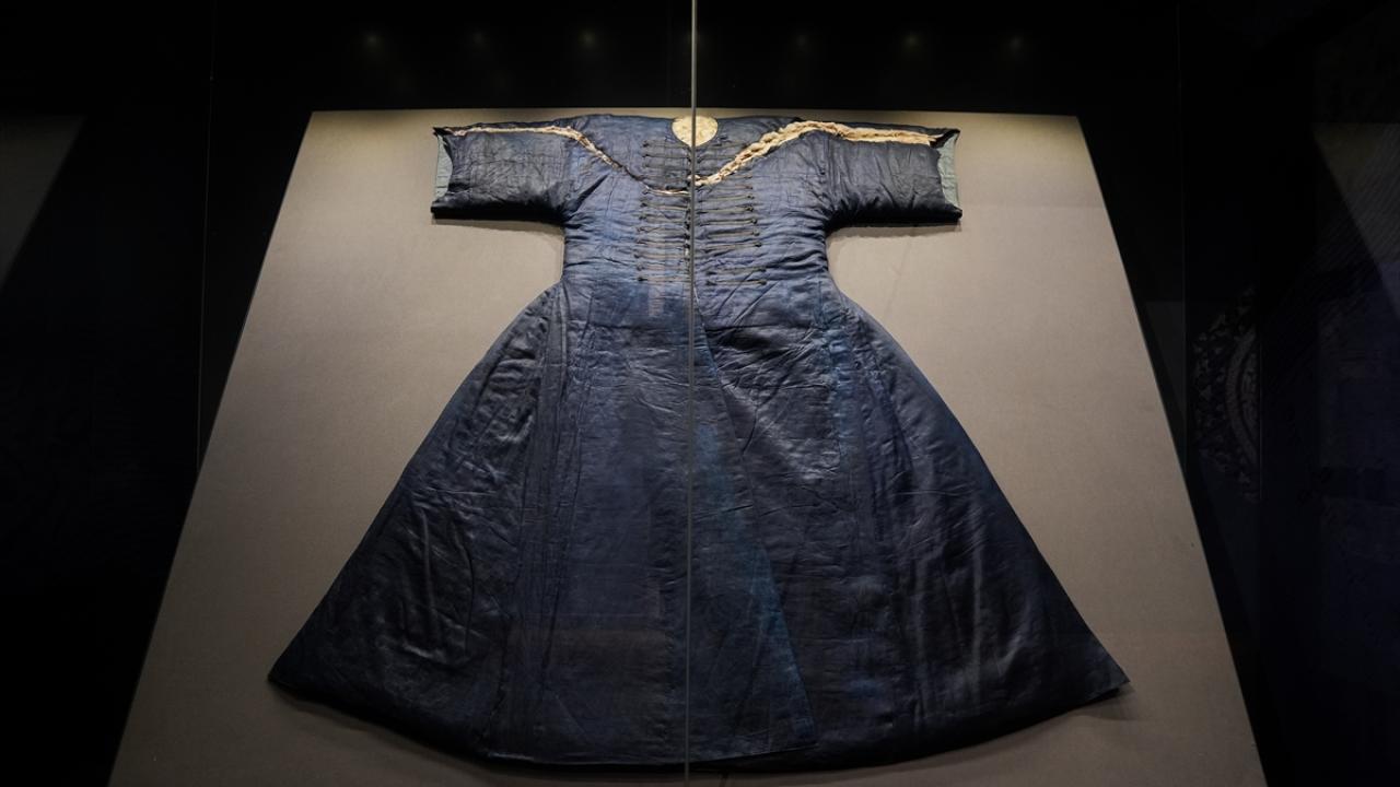 "Eserleri kronolojik olarak sergiledik"