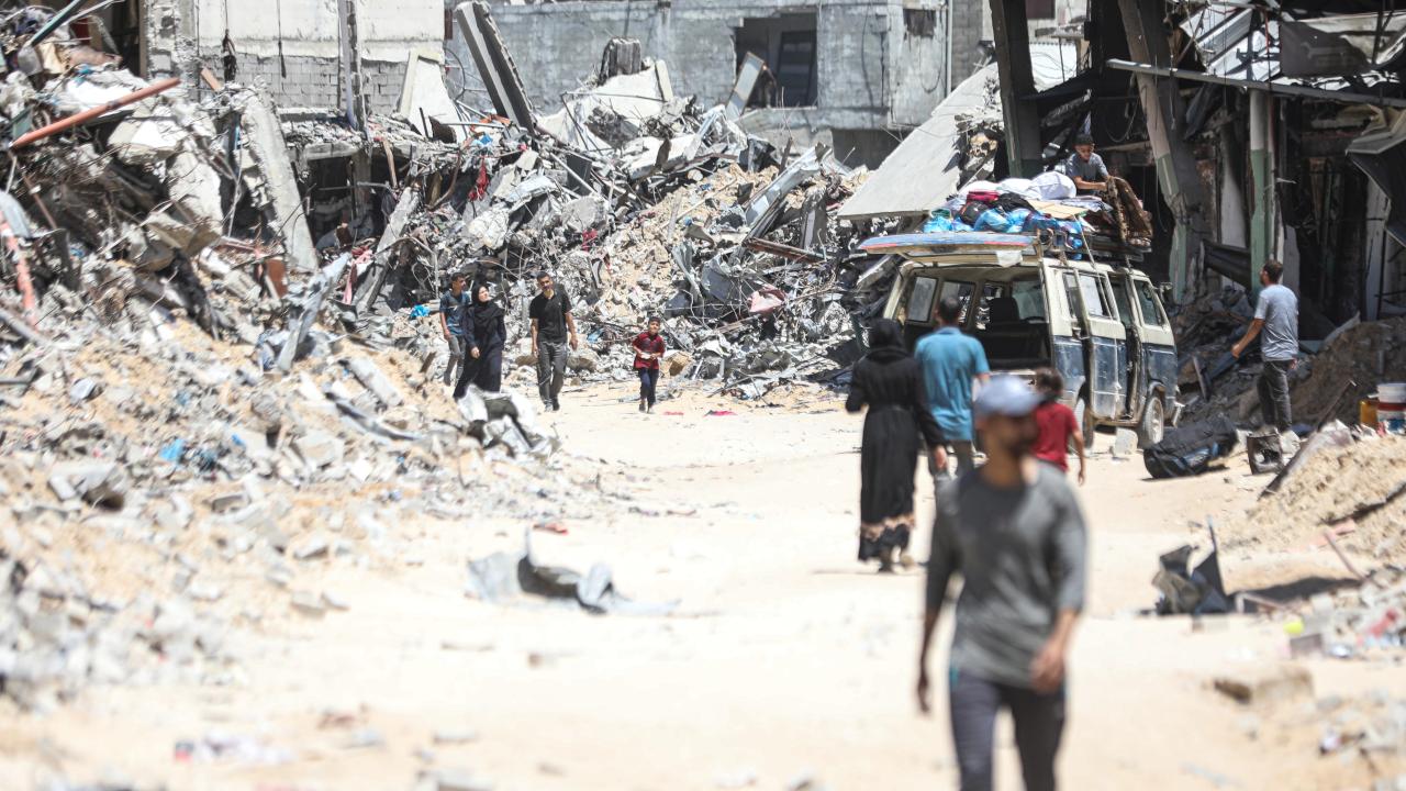 Filistinlilerin evlerinden geri enkaz kaldı