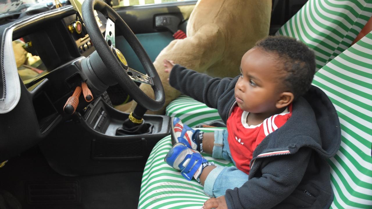 "Festivallere, düğünlere çağırıyorlar, gidiyorum. Seviyorum bu işi"