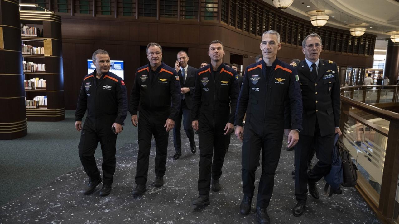 Alper Gezeravcı, Millet Kütüphanesi'ni ziyaret etti