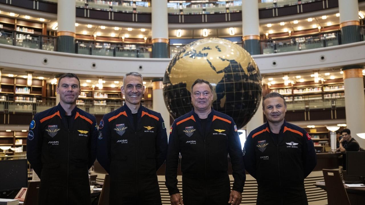 Alper Gezeravcı, Millet Kütüphanesi'ni ziyaret etti