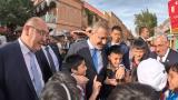 Bakan Fidan, Sincan Uygur Özerk Bölgesi'nde çocuklarla şakalaştı