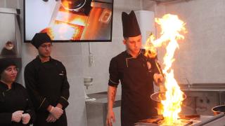 Ödemiş'te öğrenciler ülkelerin gastronomisini yapay zekayla keşfediyor