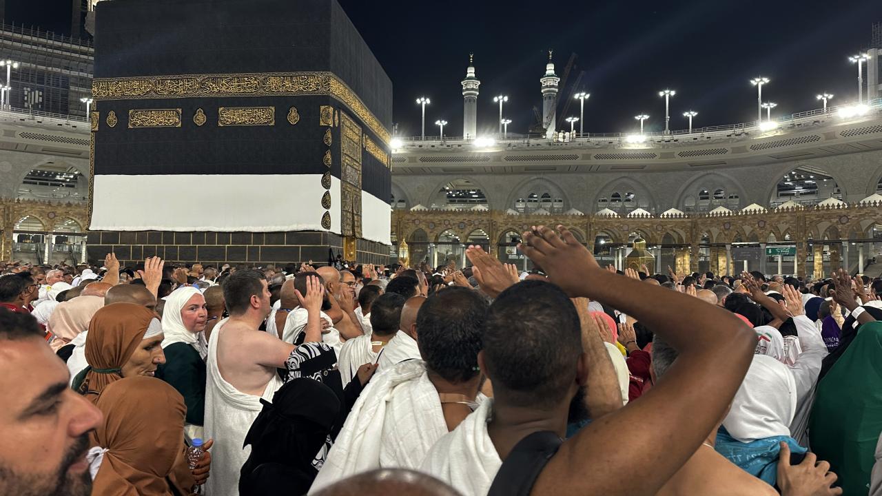 4- Hacca giden kişinin hacla ilgili kurbanları memleketinde kesilebilir mi?