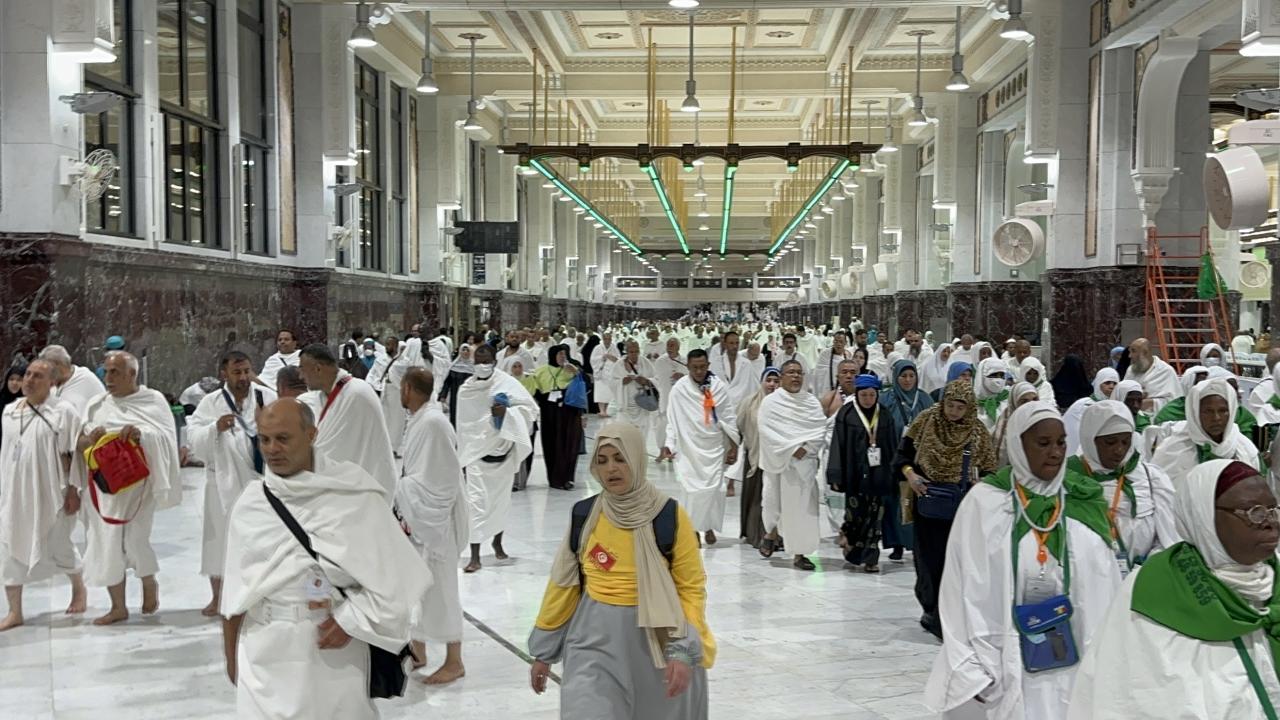 6- Hacca görevli olarak giden kişinin hac borcu düşer mi?