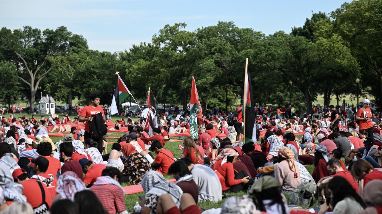 Dev insan zinciri "kırmızı çizgi" çekti