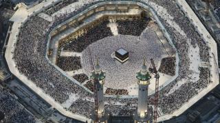 Mekke'ye ulaşan hacı adayları, ibadetlerini sürdürüyor