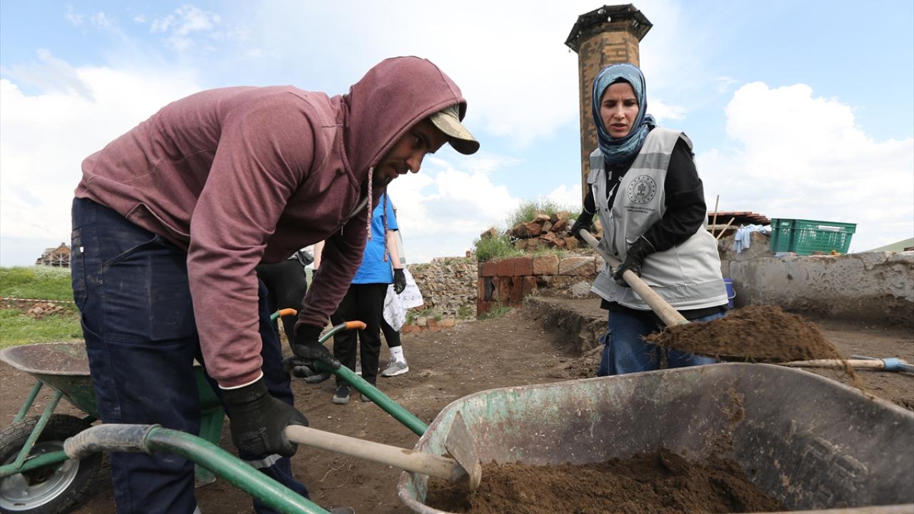 Kazı çalışmalarına 10 üniversiteden uzmanlar katılıyor