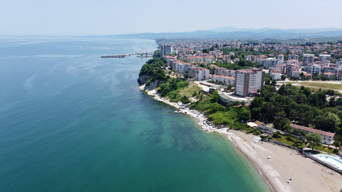 Akçakoca 33 kilometrelik sahil şeridiyle misafirlerini ağırlamaya hazır