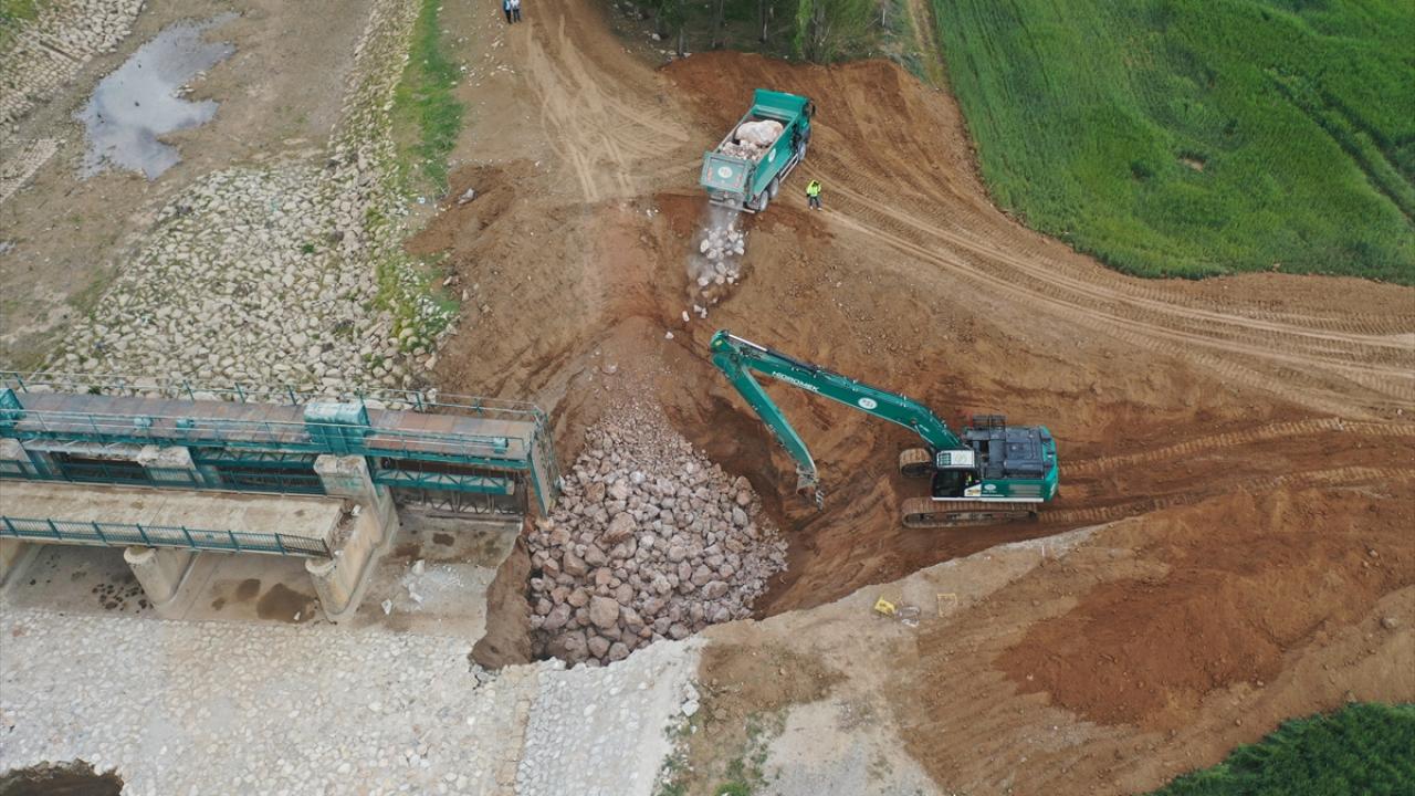 "Bölgede toplamda 20`nin üzerinde farklı çöküntü yapısı meydana geldi"