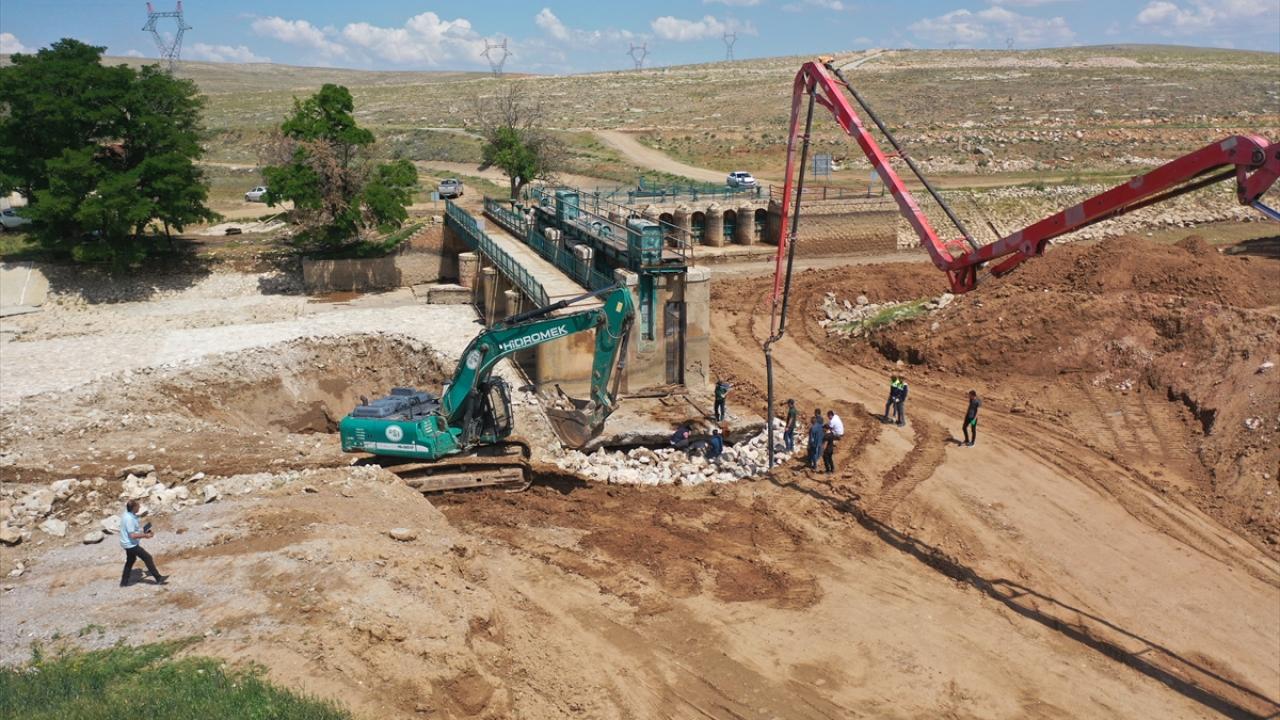 "Yutma deliğine büyük kaya blokları atılıyor"