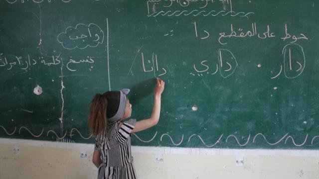 Soykırımcı İsrail saldırılarının gölgesinde Gazze'de 3 yıl sonra eğitim yeniden başladı haber görseli