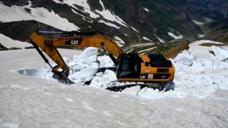 Hakkari'de haziran ayında karla mücadele