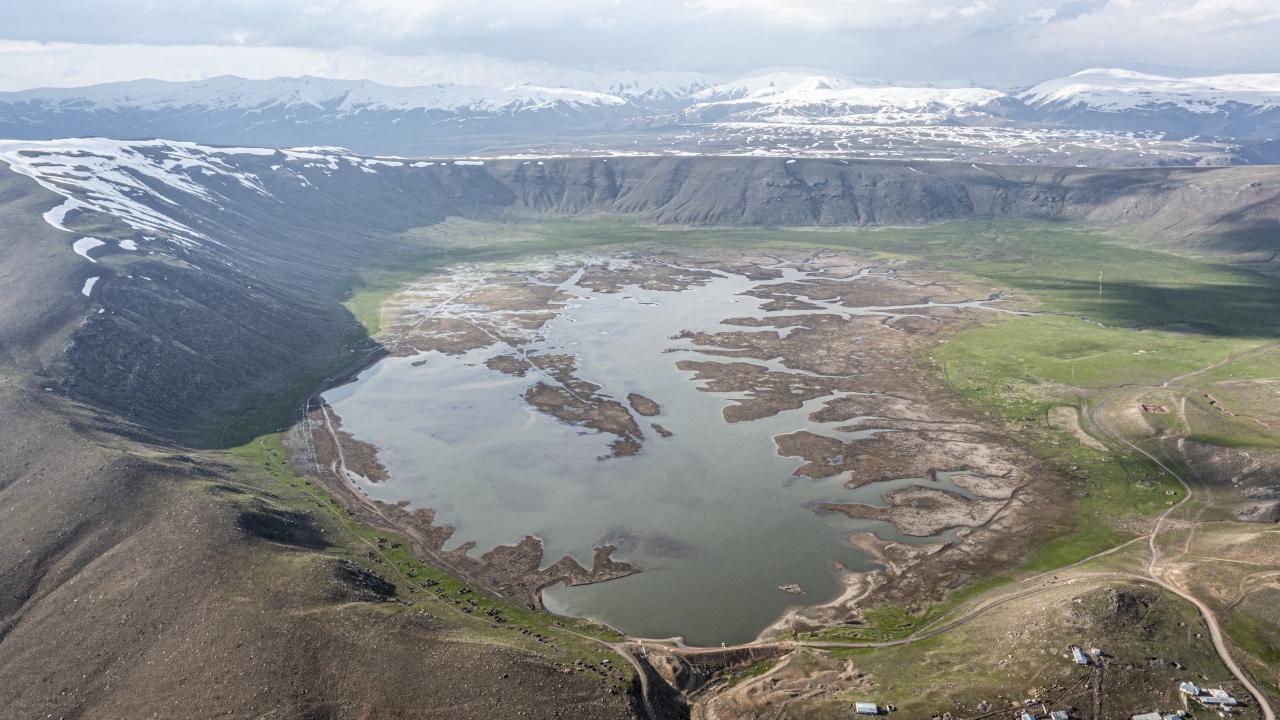 "Yağışlarla Van Gölü`ne ulaşan su miktarı artıyor"