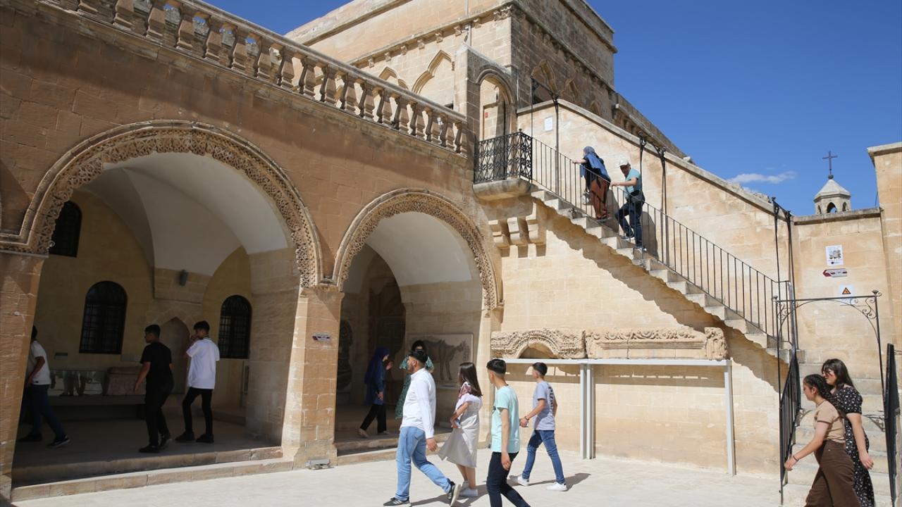 "Çok kıymetli eserlerimizi sergiliyoruz"