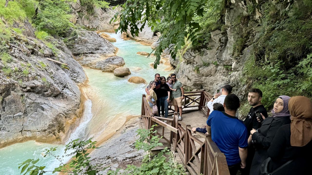 "Pamukkale uzak olduğu için gidemedik ama burası da aratmıyor"