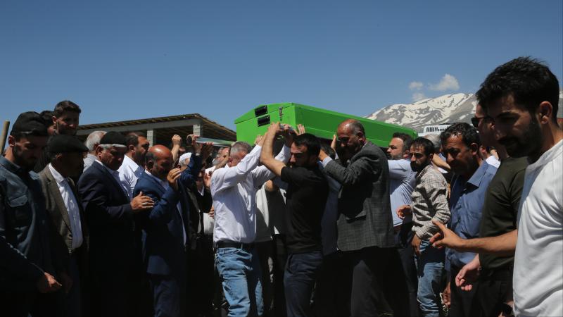 Trafik kazas�nda �len AK Parti Ayd�nlar Belde Ba�kan� Karamercan'�n cenazesi defnedildi