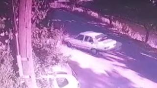 Bursa'da direksiyon hakimiyetini kaybeden sürücü dereye uçtu