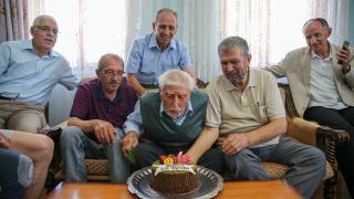 Yurttaki çocuklar "Mehmet Ali baba"larının 100. yaşını kutladı