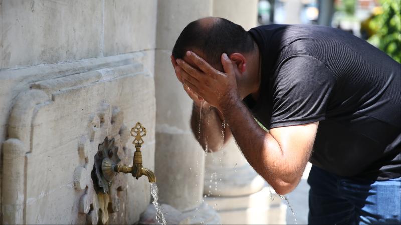 Do�u Akdeniz'de s�cak hava ve nem bunaltt�