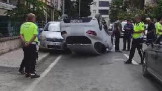 Park halindeki araca çarpan otomobil ters döndü