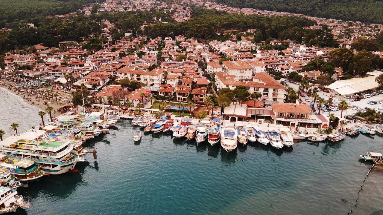 "Yer bulamayan misafirler araçlarında kaldı"