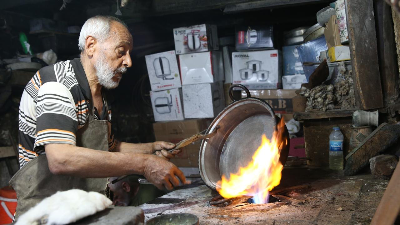 Fırıncı ve kalaycılar ile asfalt işçilerinin zorlu mesaisi