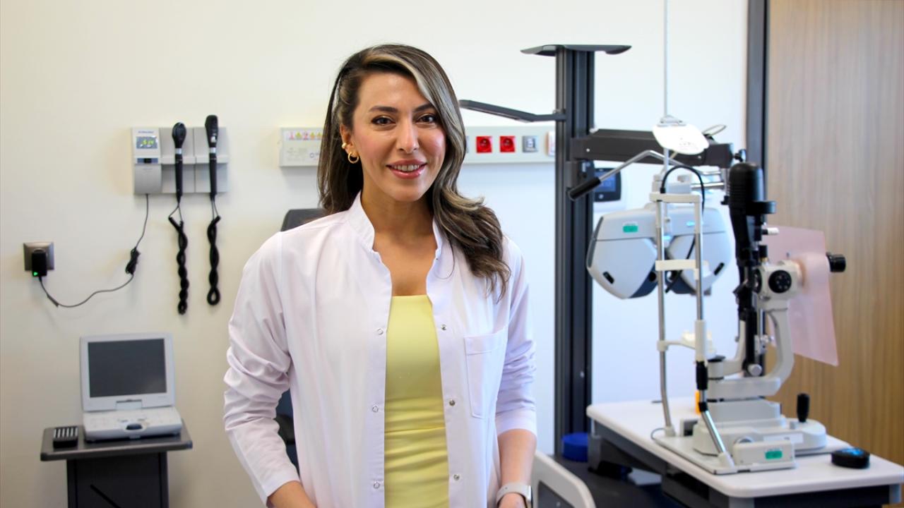 İki kişinin korneasını taşıyor