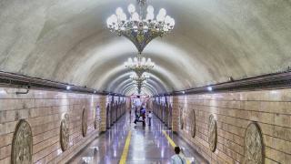 Kazakistan'daki Almatı Metrosu, milli motiflerle tasarlanan istasyonlarıyla turistlerin ilgi odağında