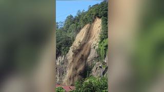 Rize'de meydana gelen toprak kayması kamerada