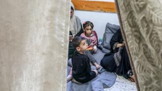 DSÖ, ülke dışında tedavi olmaları gereken durumu kritik 6 çocuğu Gazze'nin güneyine nakletti