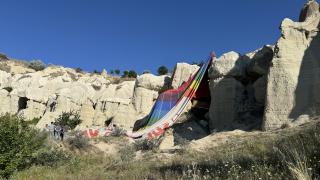 Kapadokya'da ters rüzgarla karşılaşan balon kayalıklara iniş yaptı