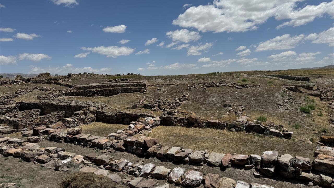 "Akad`ların yıkılışını iklim değişikliğine bağlıyoruz"