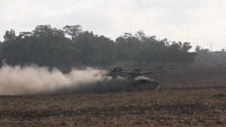 İsrail tankları Lübnan sınırında